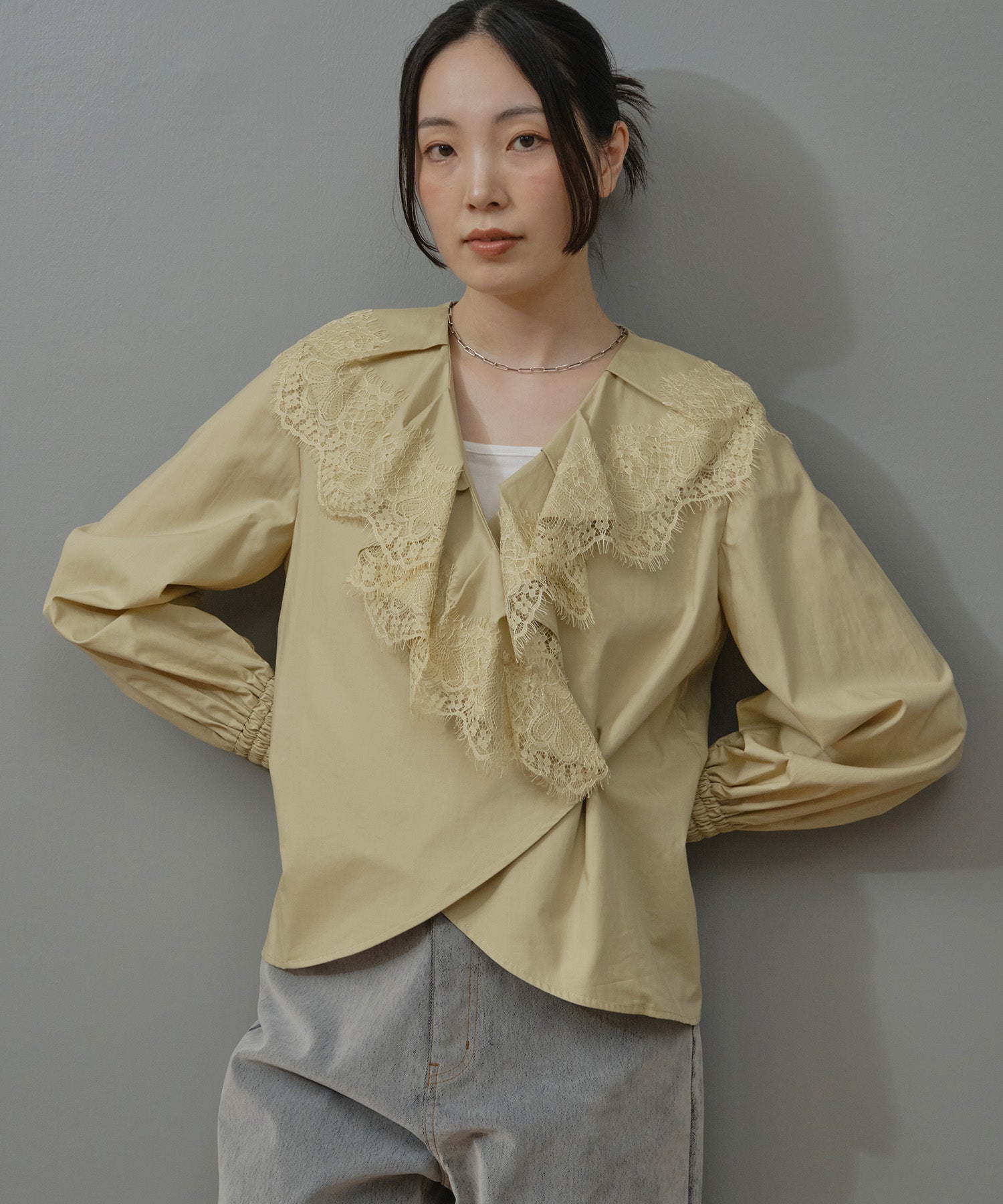 ベージュ