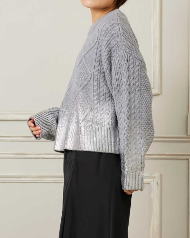 箔プリントゲーブルニット