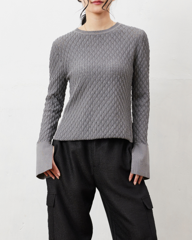 透かし編み袖スリットプルオーバー