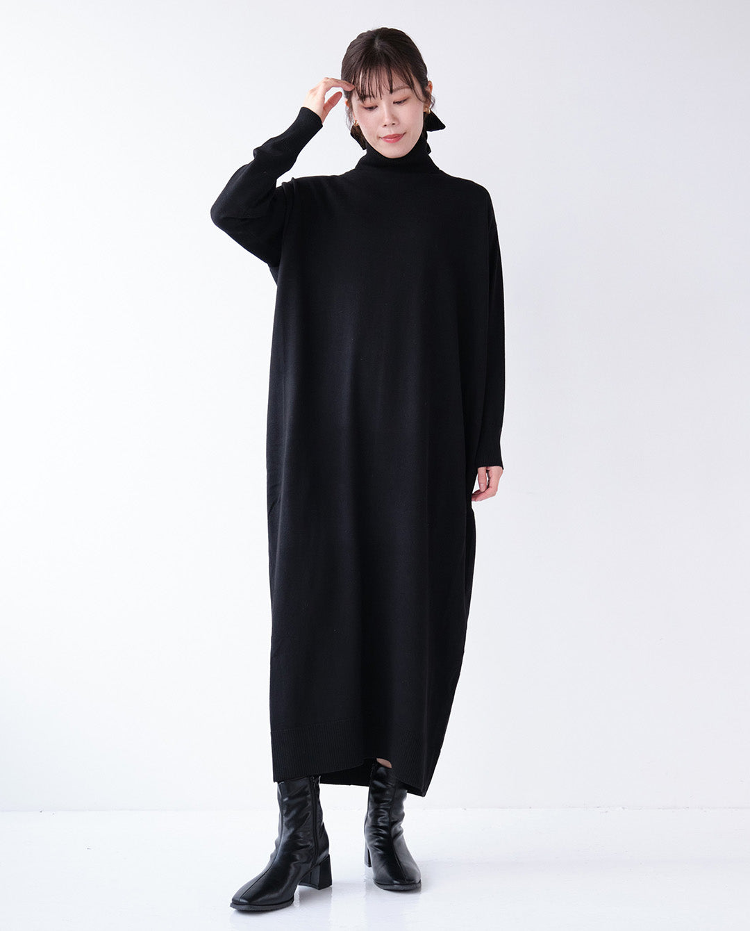 コクーンハイネックニットワンピース