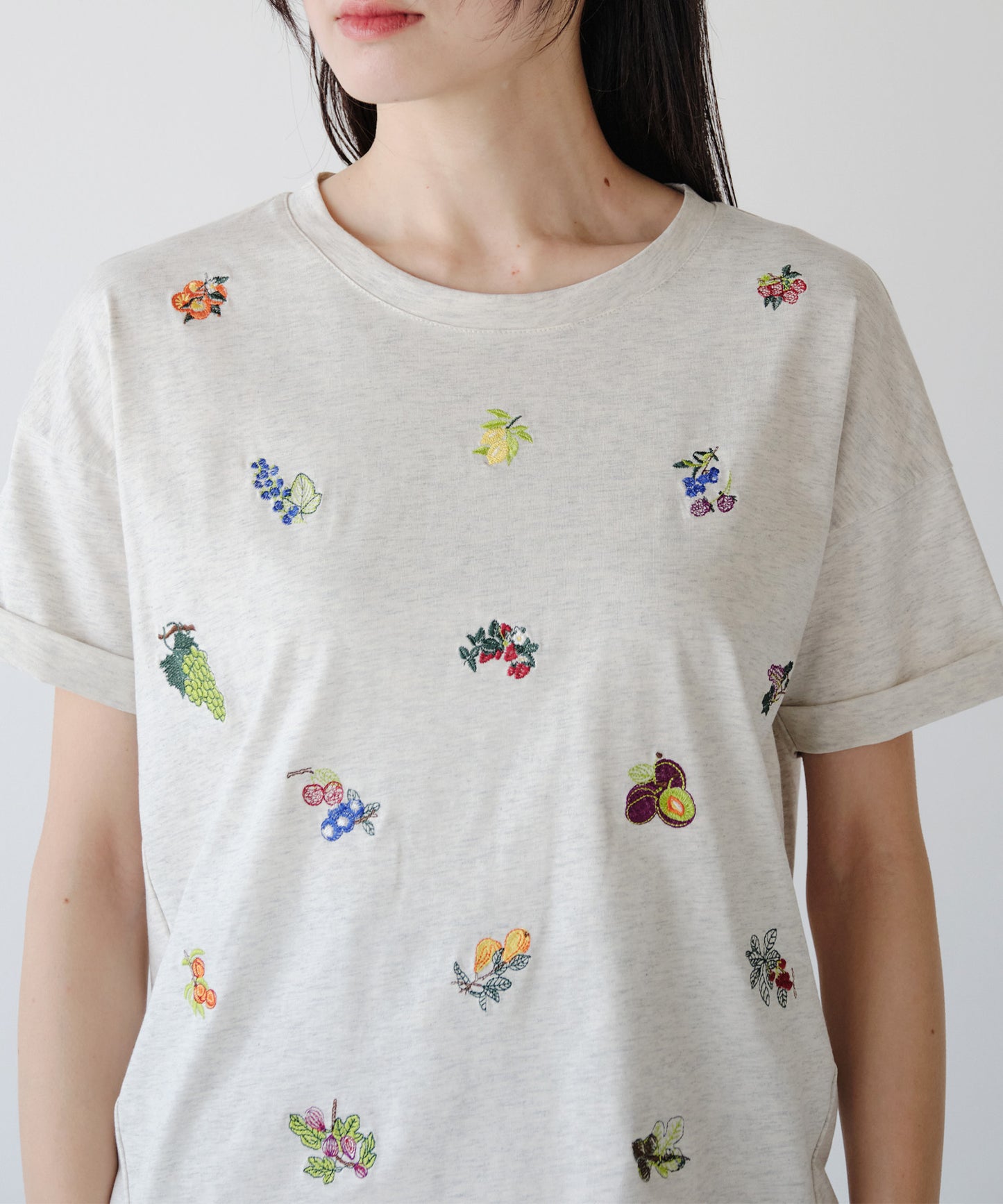 フルーツ刺繍Tシャツ