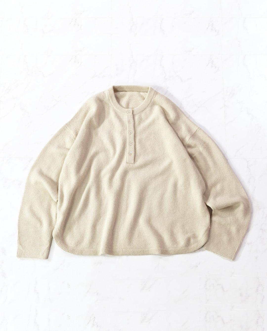 ヘンリーネックニットプルオーバー