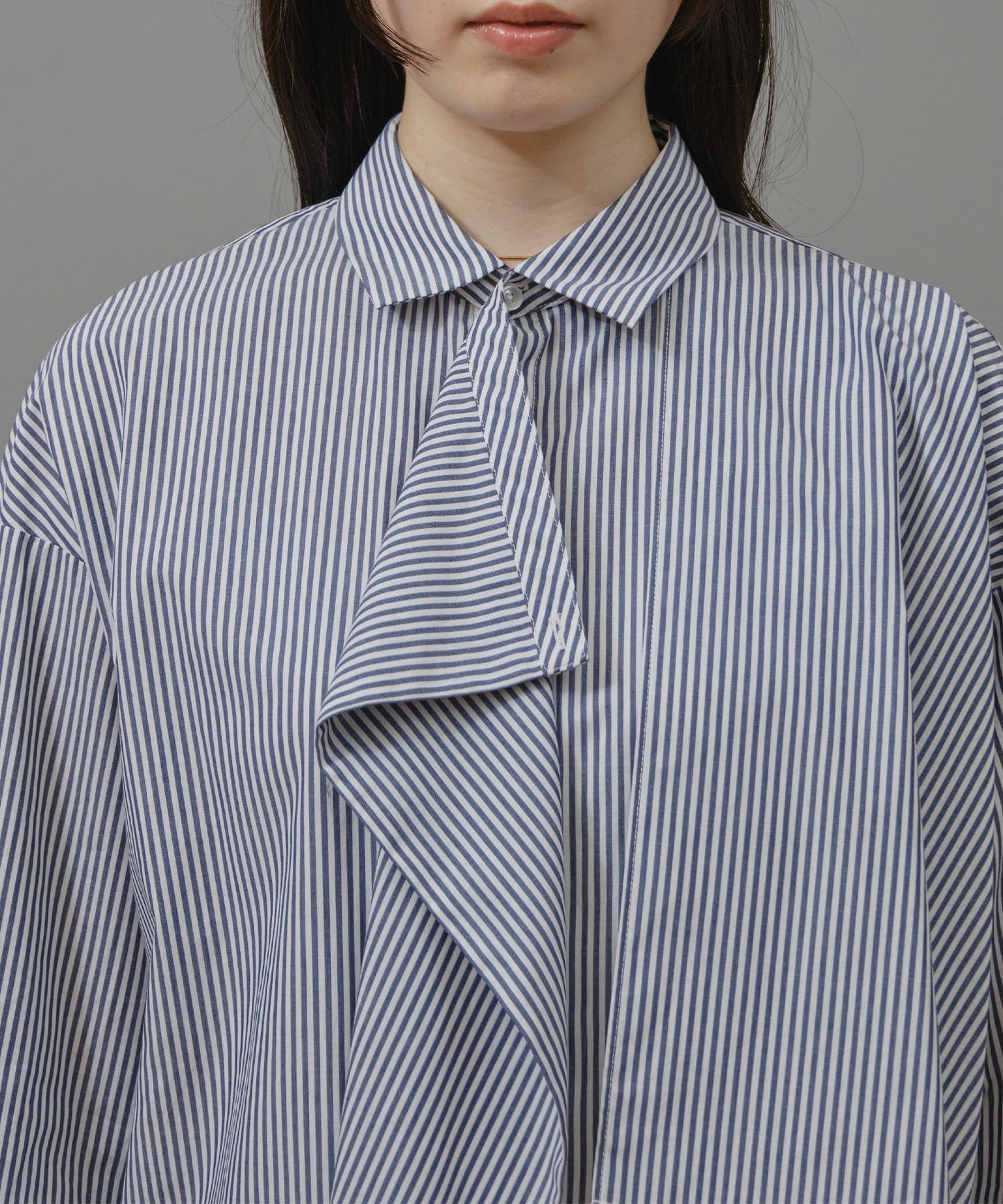 アシンメトリードレープシャツ