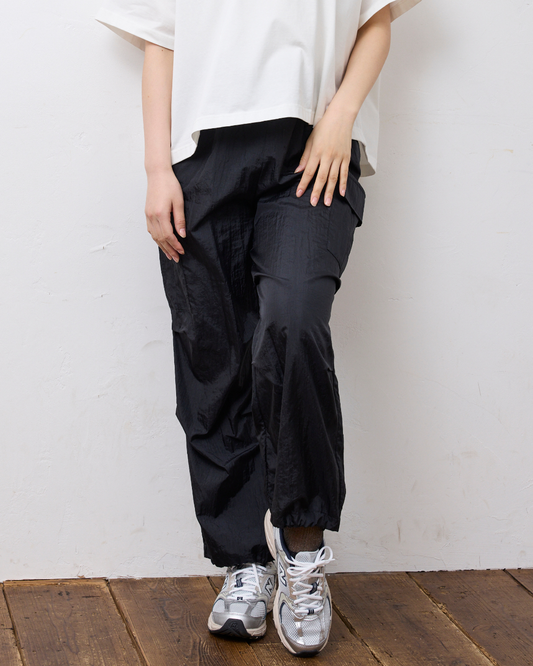 ワッシャーパラシュートパンツ