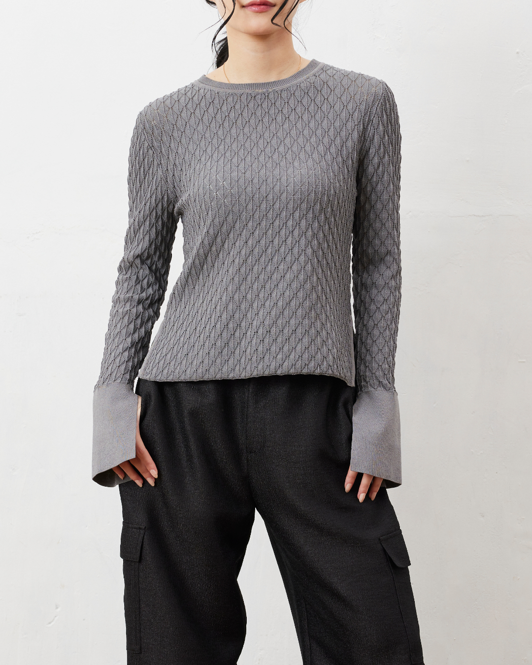 透かし編み袖スリットプルオーバー