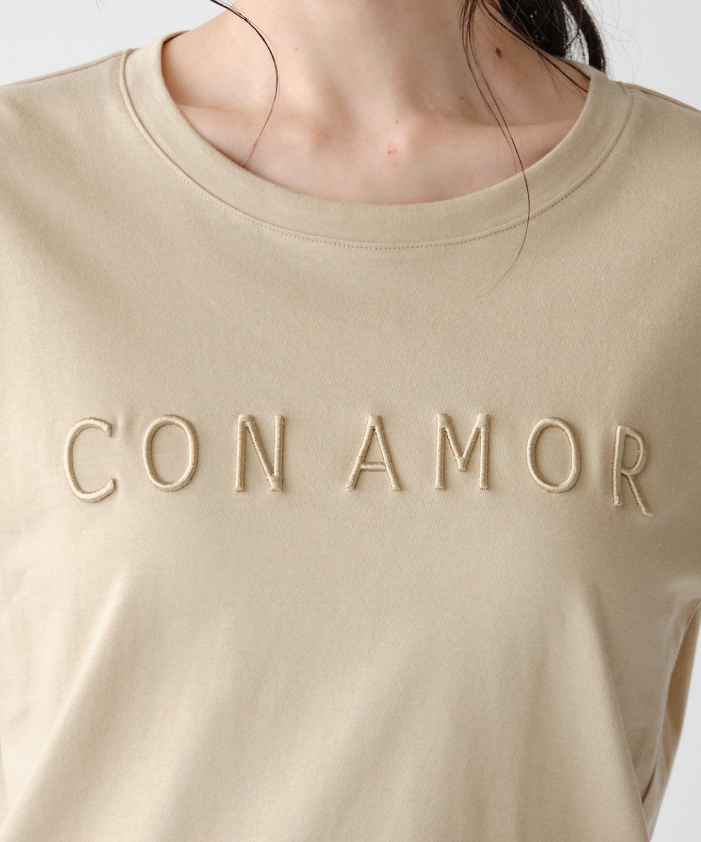 立体ロゴ刺繍Tシャツ