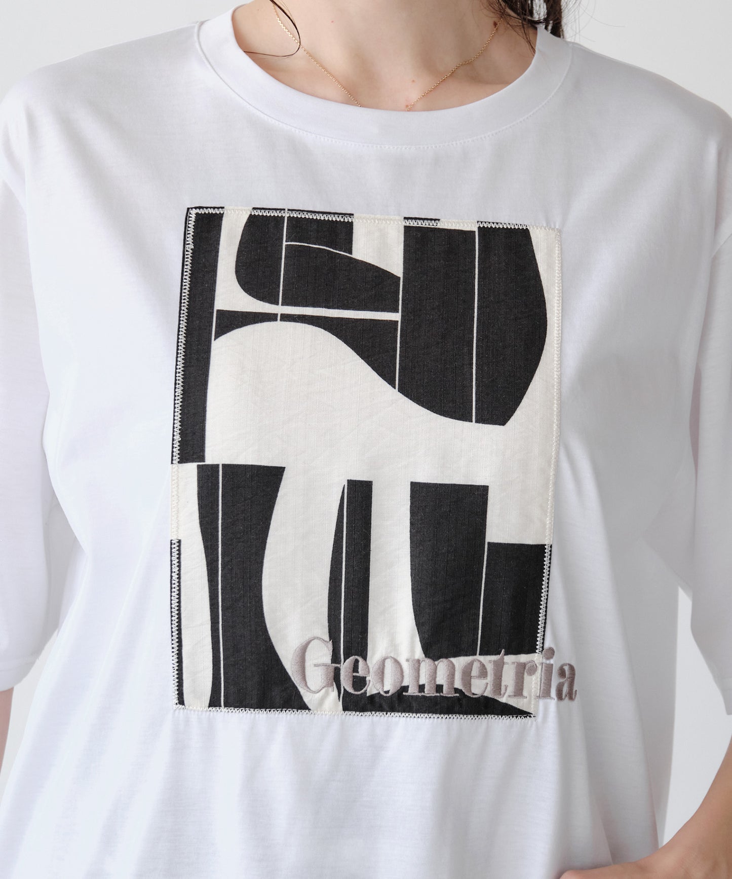 ジオメトリックプリントTシャツ