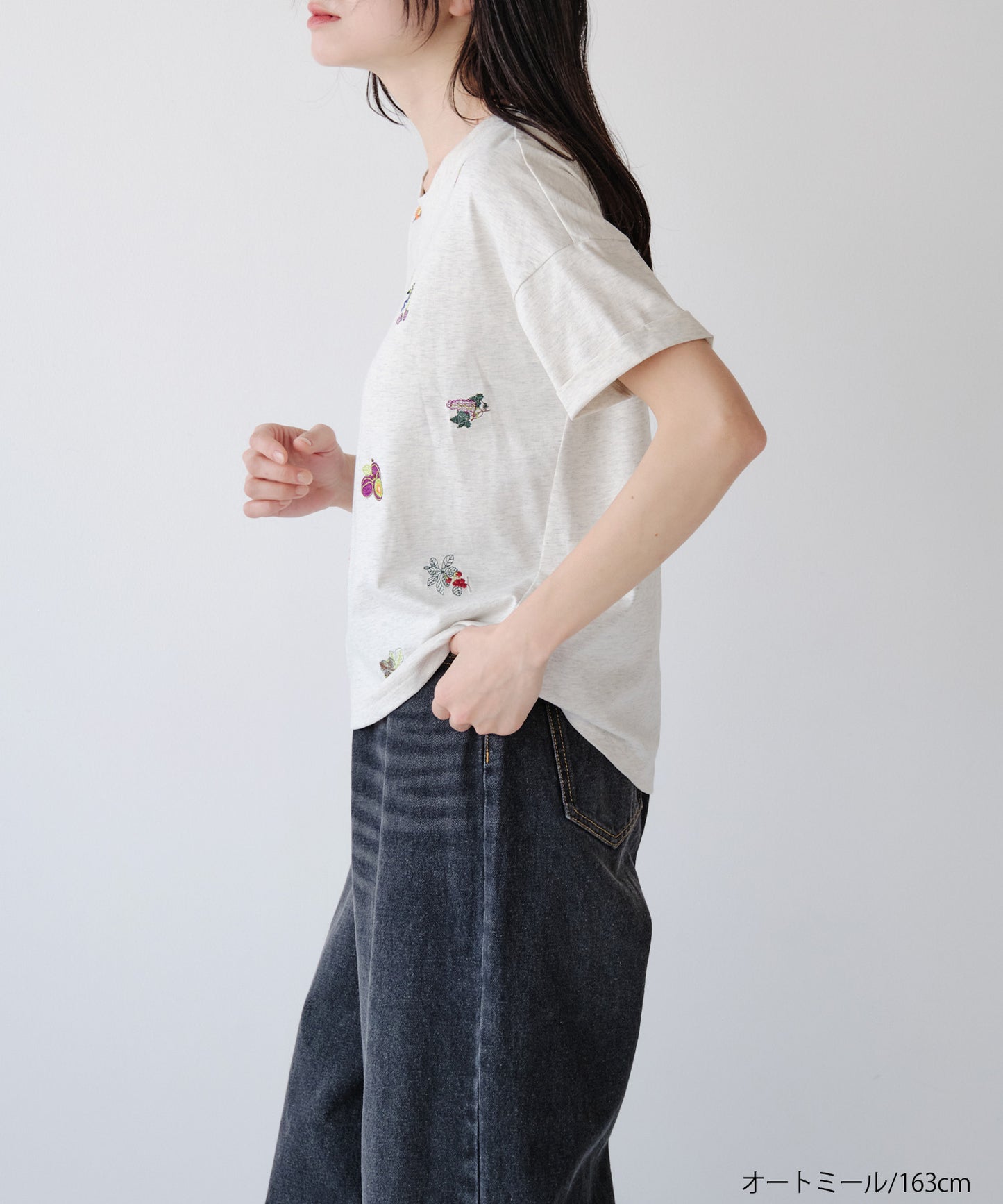フルーツ刺繍Tシャツ