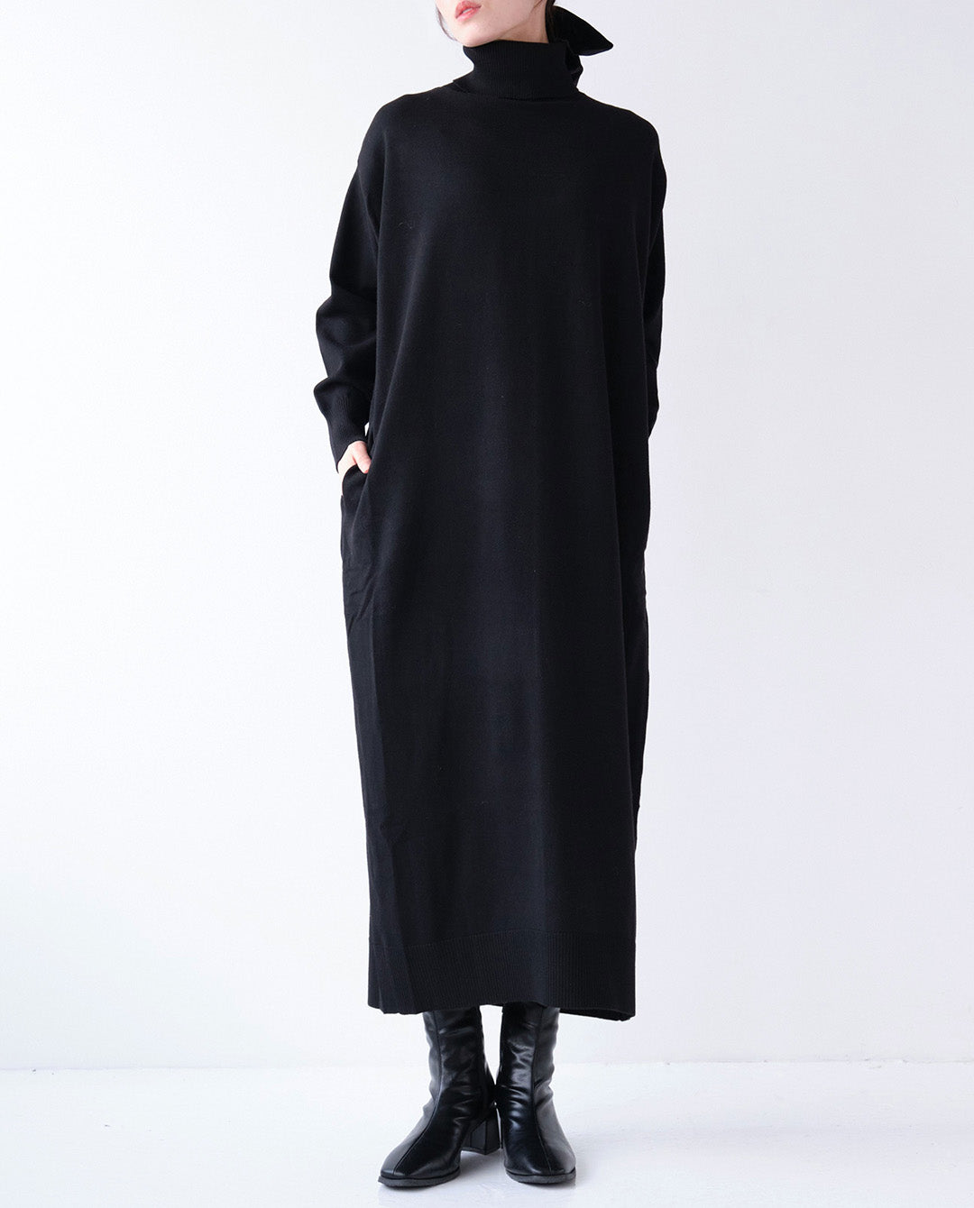 コクーンハイネックニットワンピース