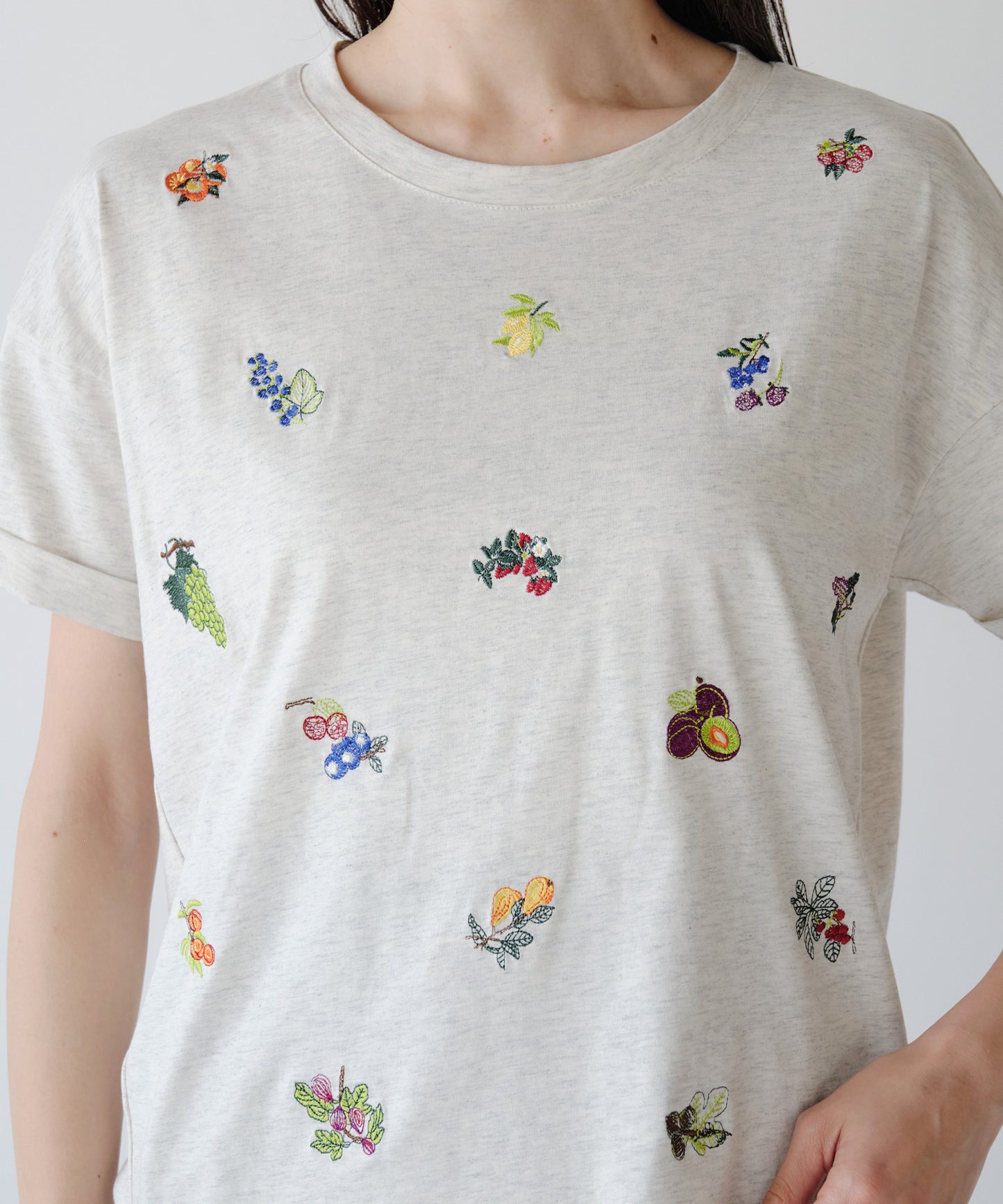 フルーツ刺繍Tシャツ
