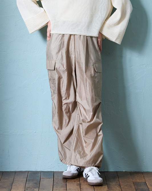 ワッシャーパラシュートパンツ