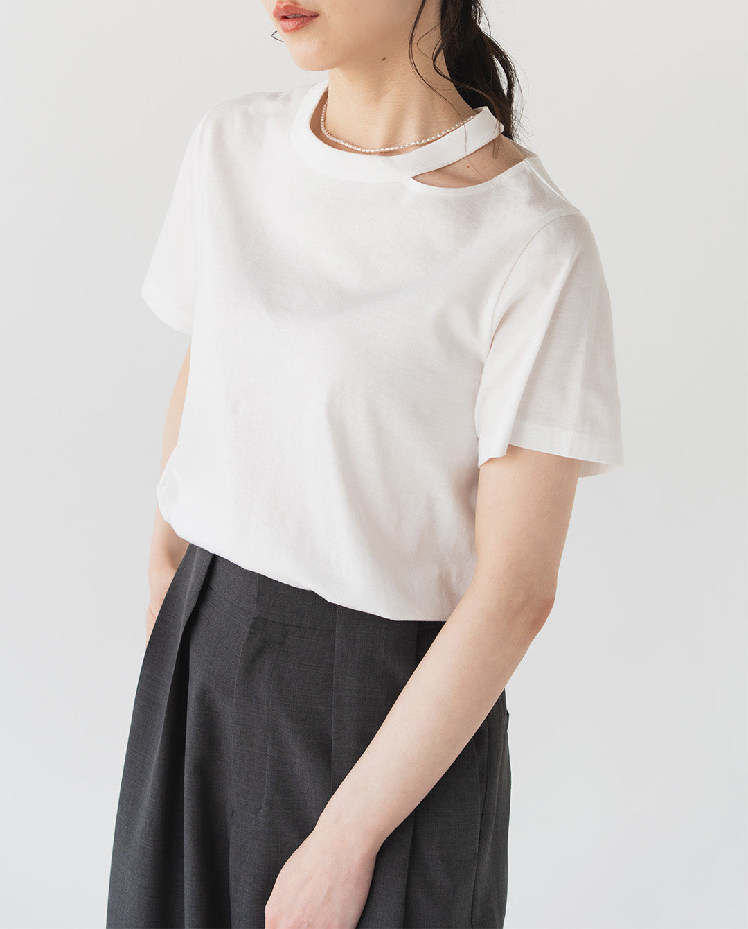 スリットネックTシャツ