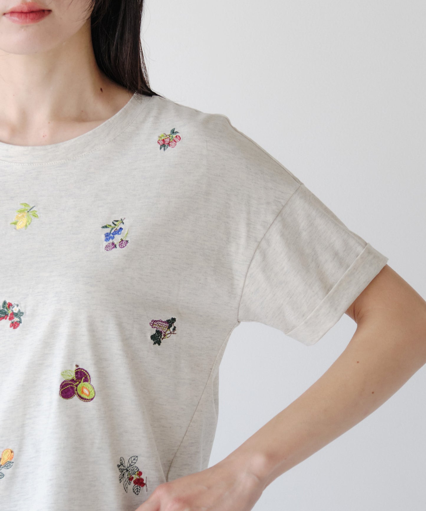 フルーツ刺繍Tシャツ