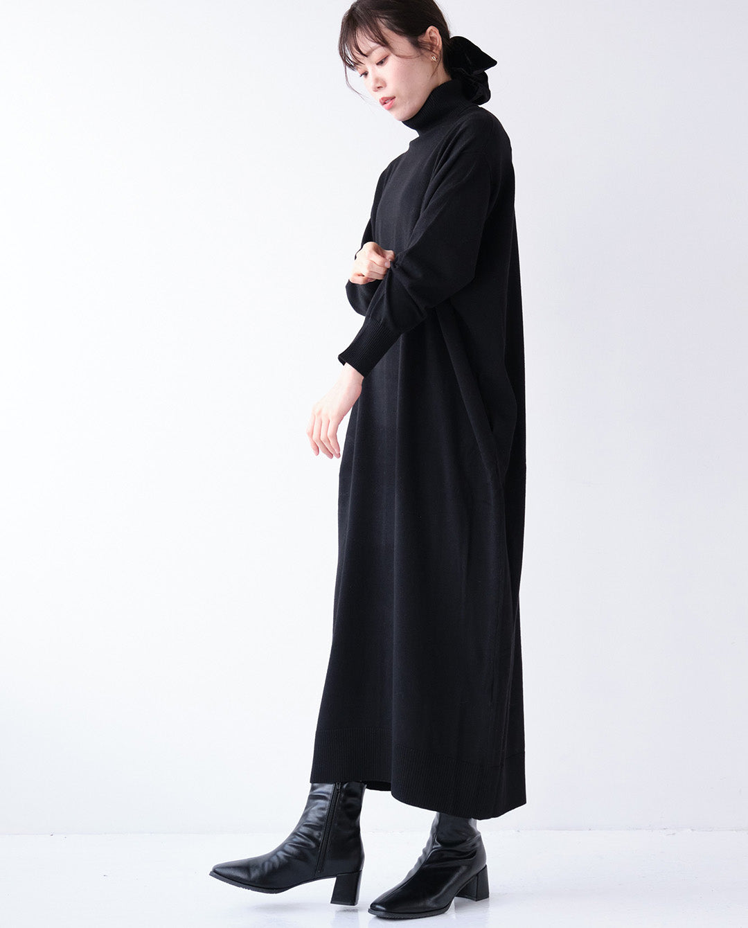 コクーンハイネックニットワンピース