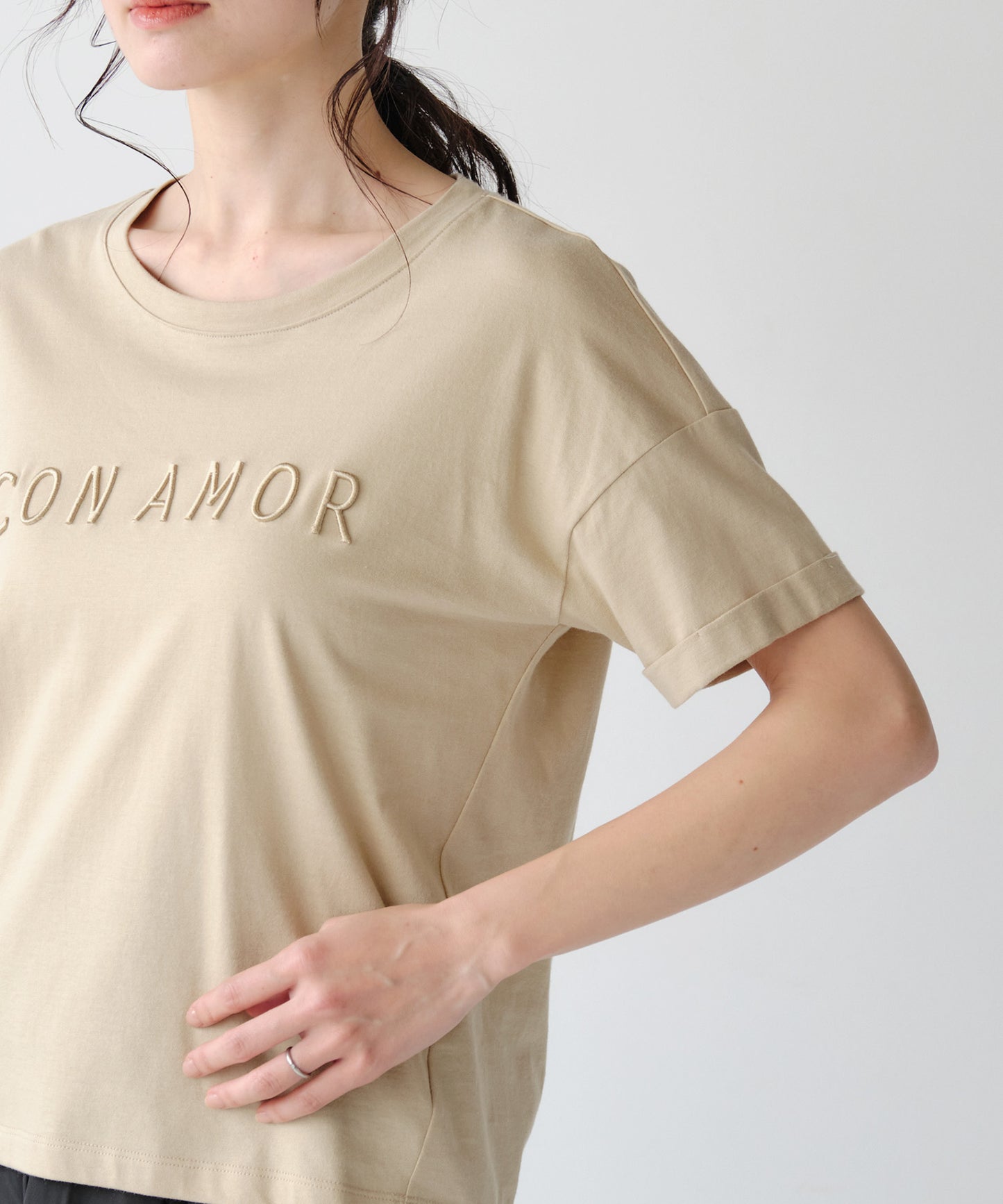 立体ロゴ刺繍Tシャツ