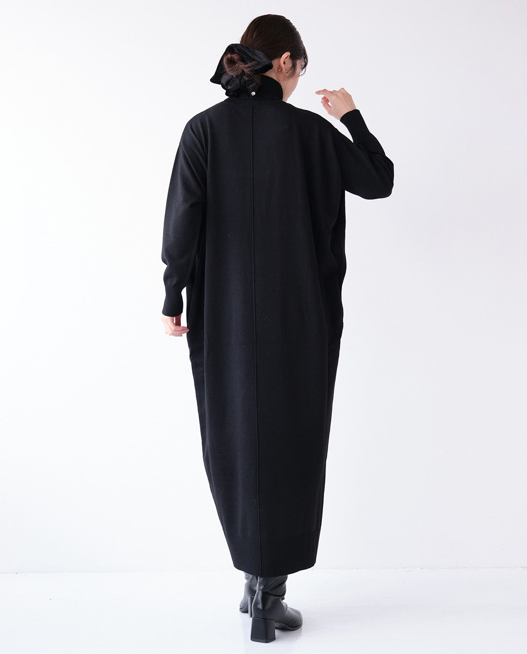 コクーンハイネックニットワンピース