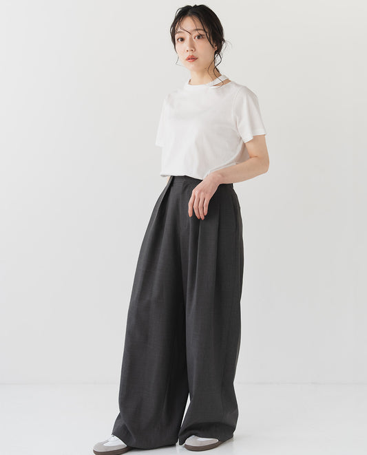 スリットネックTシャツ
