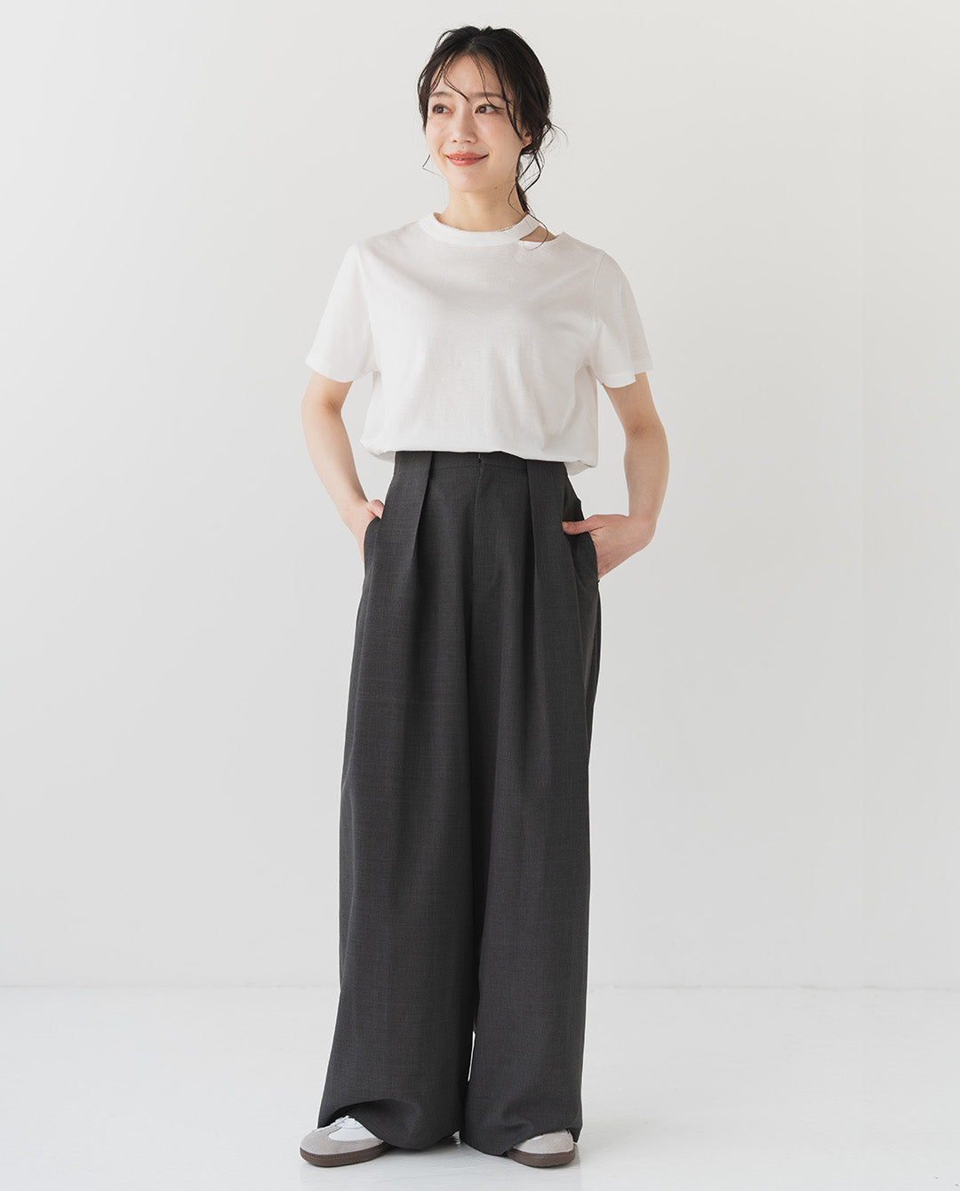 スリットネックTシャツ