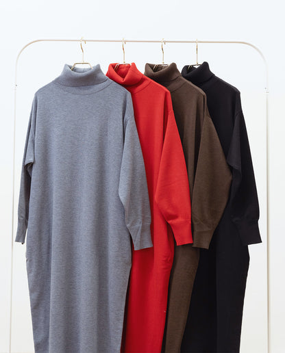 コクーンハイネックニットワンピース