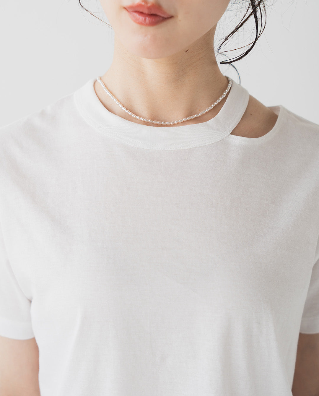 スリットネックTシャツ