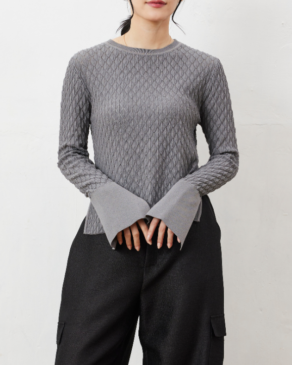 透かし編み袖スリットプルオーバー