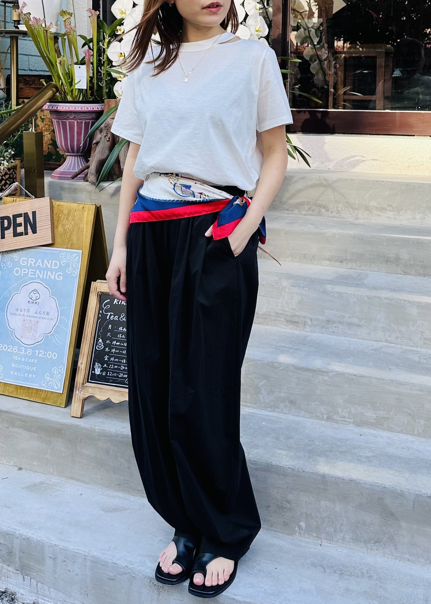 スリットネックTシャツ
