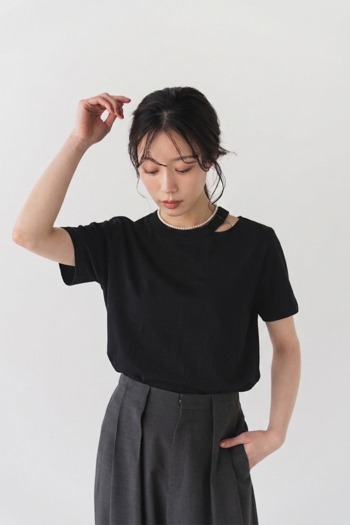 スリットネックTシャツ