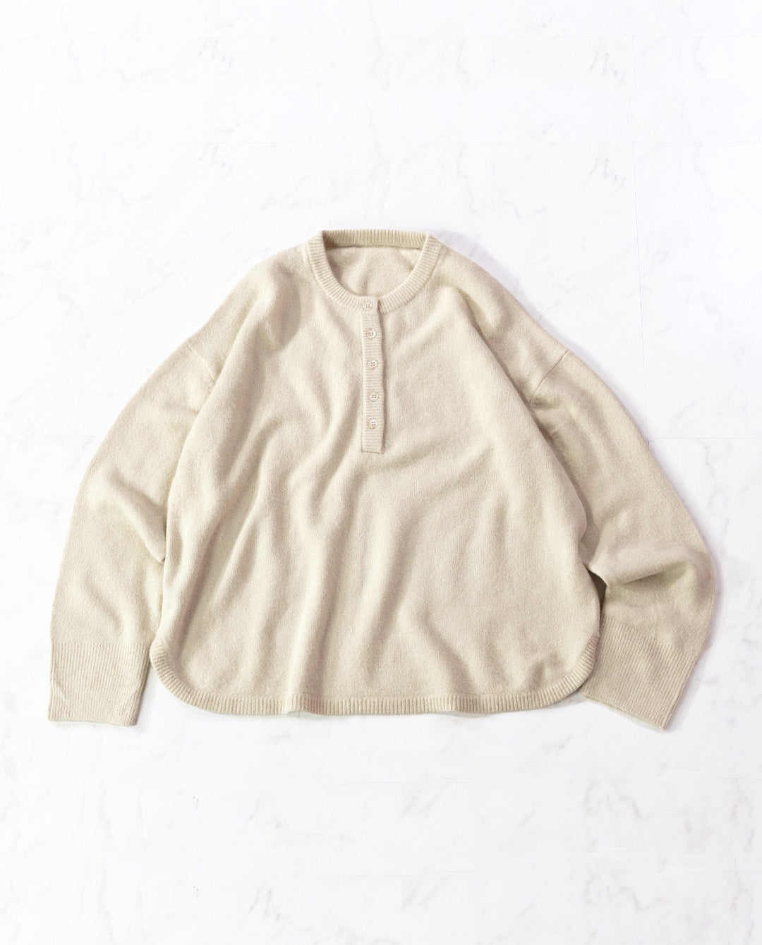 ヘンリーネックニットプルオーバー