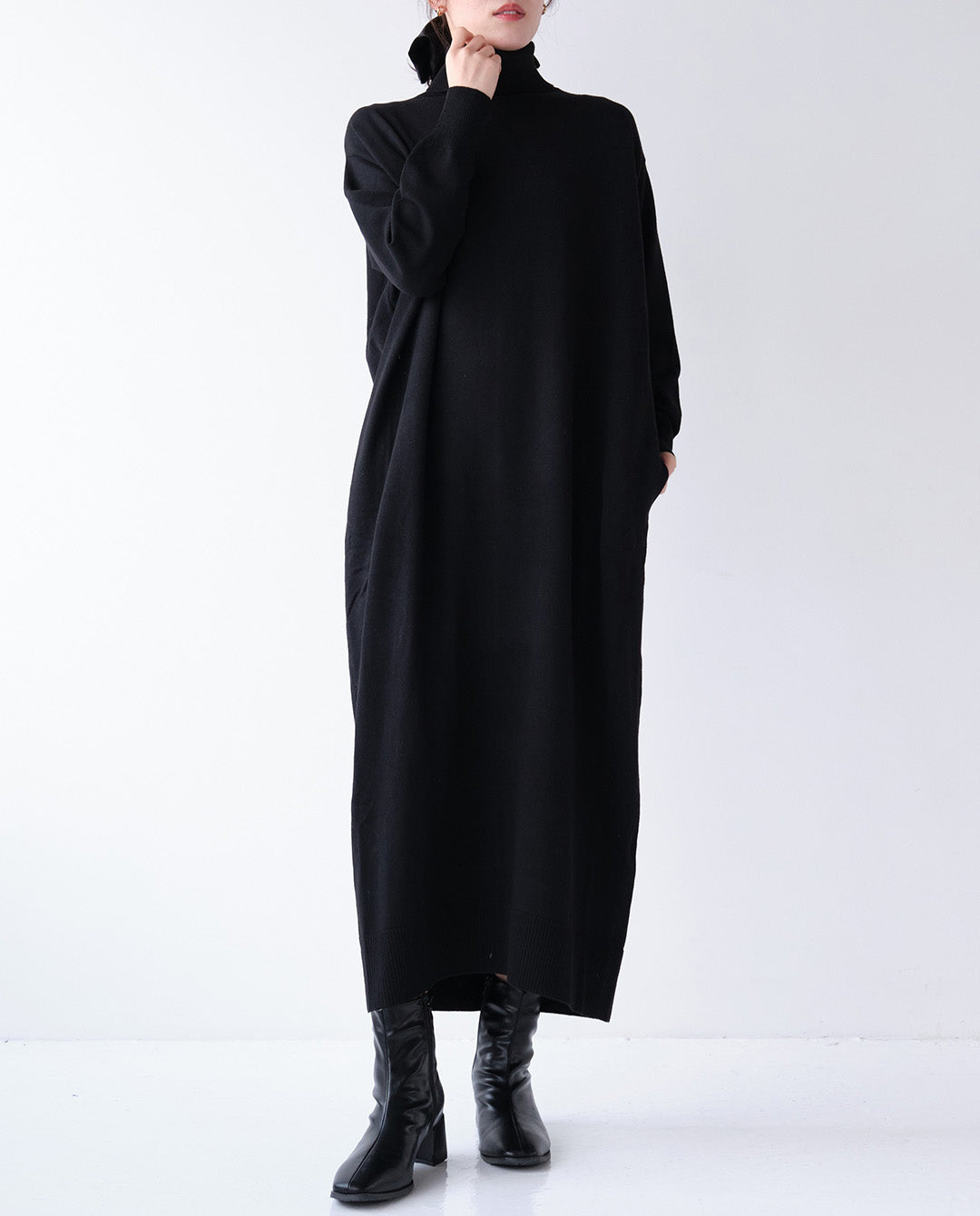 コクーンハイネックニットワンピース