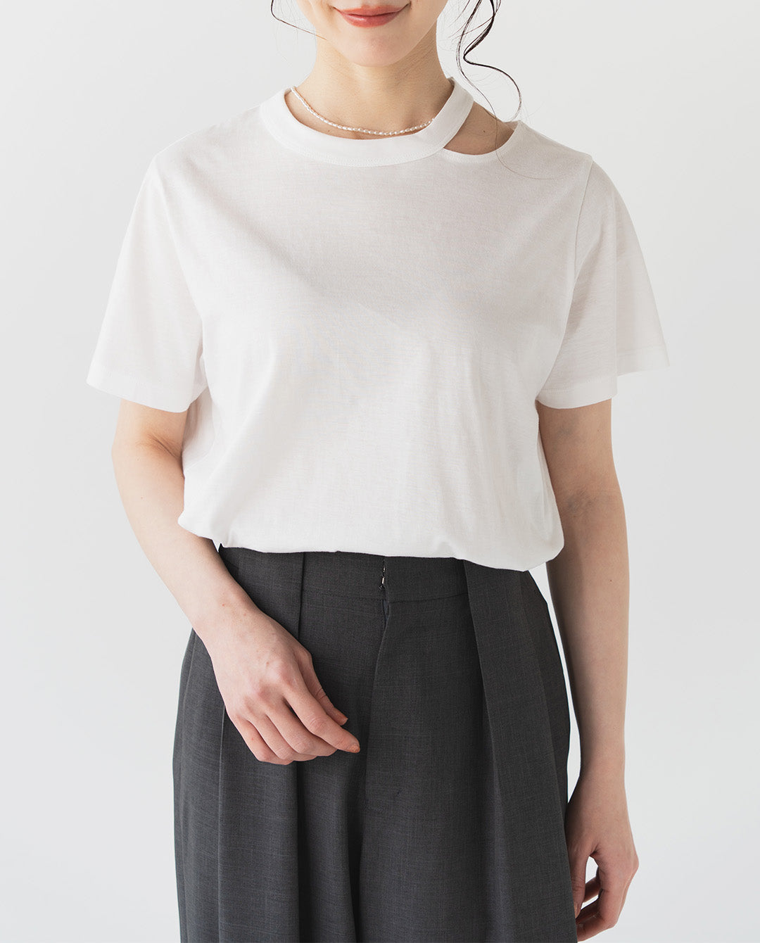 スリットネックTシャツ